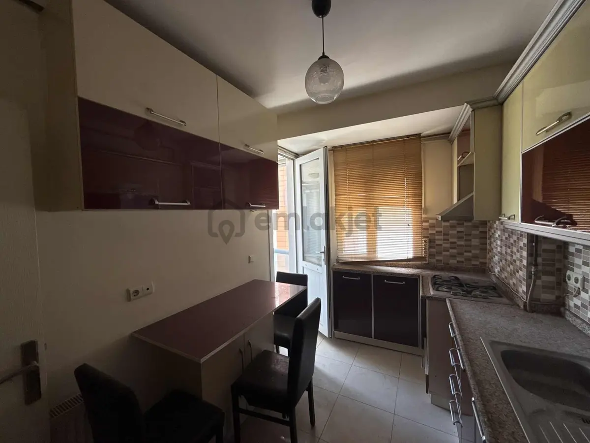 Gaziemir Merkezde Geniş 2+1 Kiralık Daire - 23