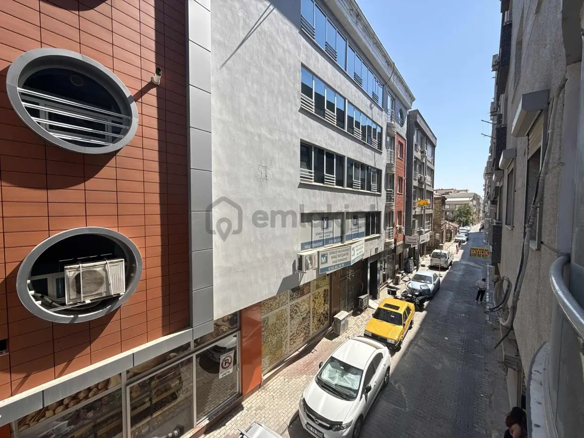 Gaziemir Merkezde Geniş 2+1 Kiralık Daire - 15
