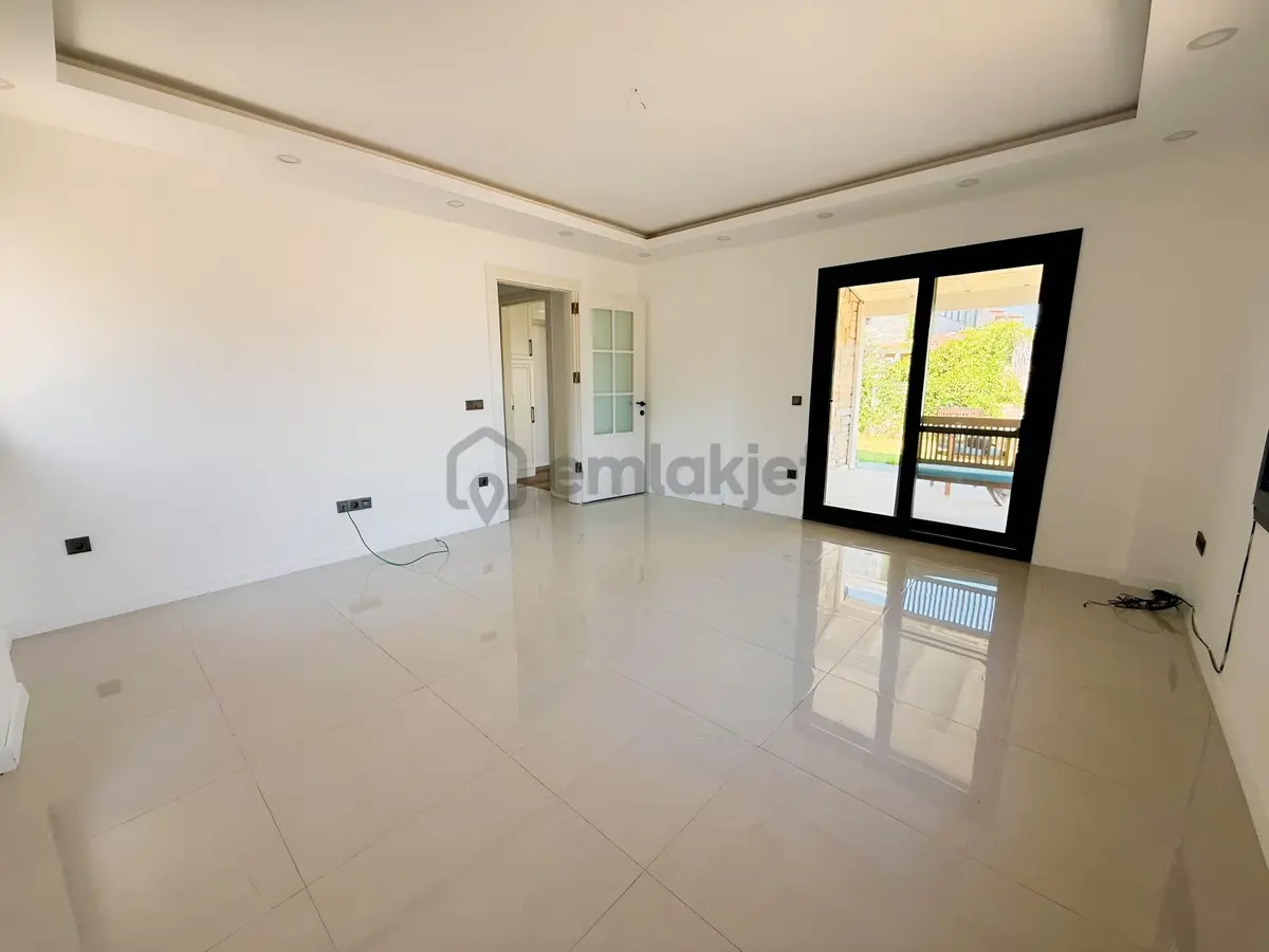 Datça Merkezde Denize Çok Yakın İskanlı Tek Villa - 32
