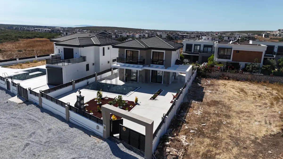 Didim’de Satılık Havuzlu Müstakil Villa