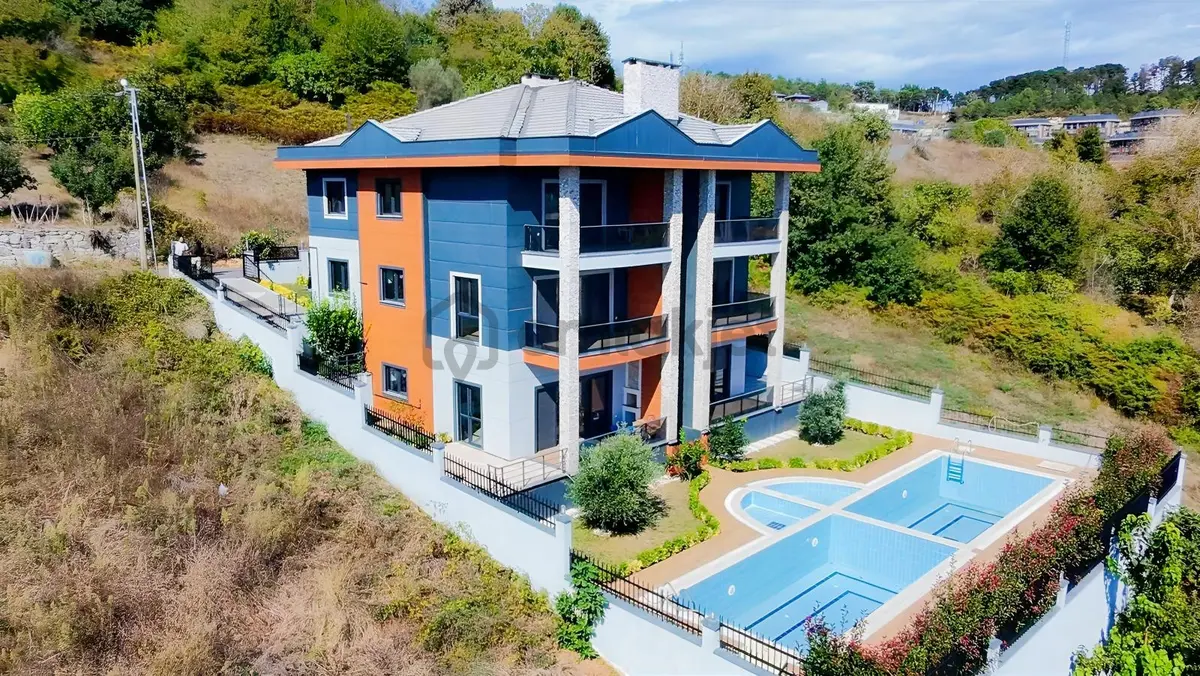 Şile Çavuşta 5+2 Havuzlu Tripleks İkiz Villa