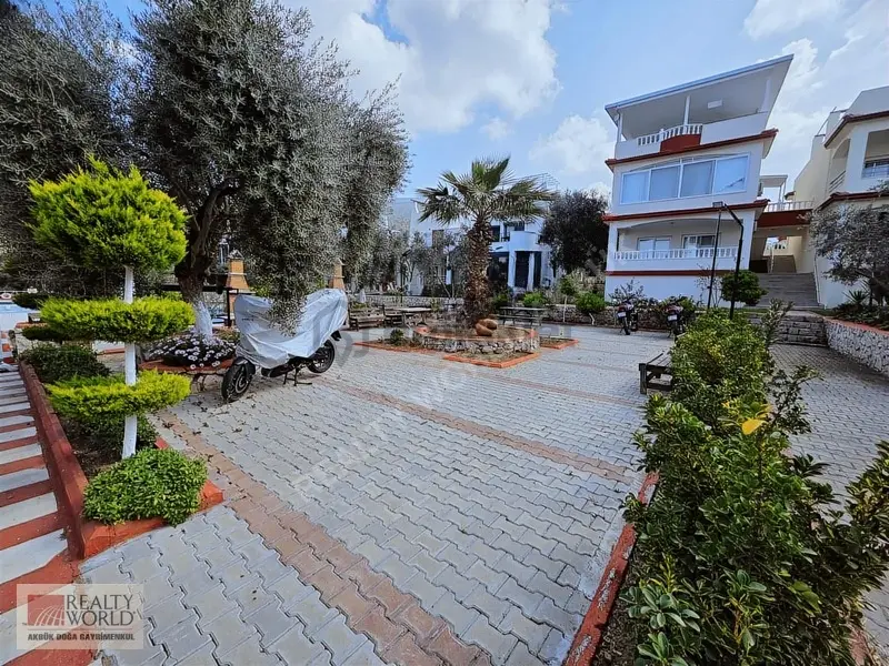 Didim Akbük'de Havuzlu Sitede Satılık Yazlık - 2