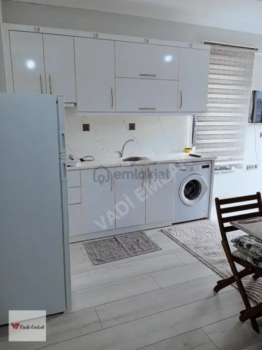 Bahçelievler De Eşyalı Kiralık 1+1 Lüks Daire - 4