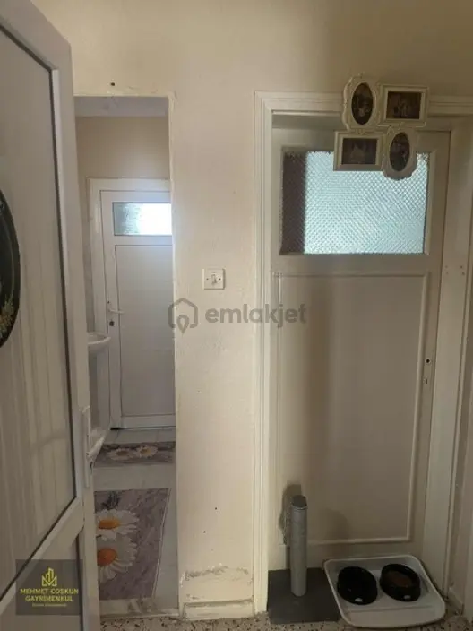 Namık Kemalde Müstakil Köşe Başı Bahçeli Satılık Ev - 13