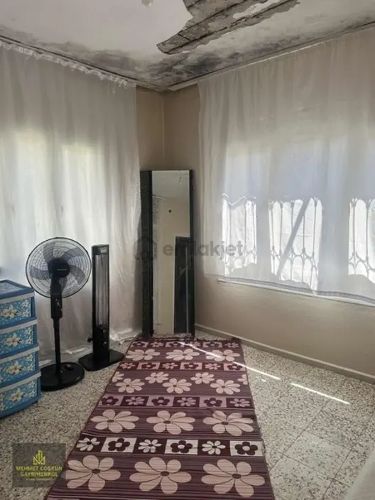 Namık Kemalde Müstakil Köşe Başı Bahçeli Satılık Ev - 24