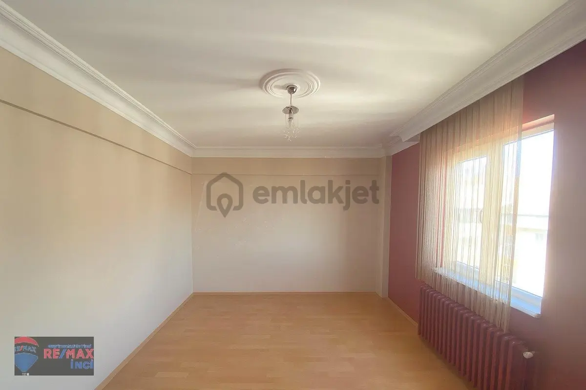 Re/max İnci'den Teknik Lise Cad. Satılık 3+1 Daire - 8