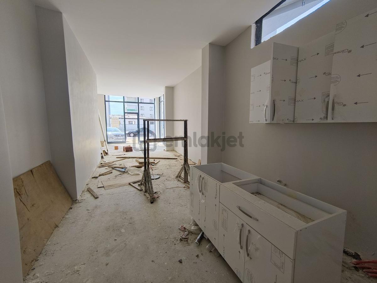 Güneyden E.5 Ve Metronun Yanı Başında 80m2 Düz Giriş Dükkan - 24