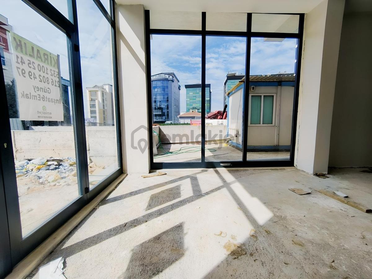 Güneyden E.5 Ve Metronun Yanı Başında 80m2 Düz Giriş Dükkan - 17