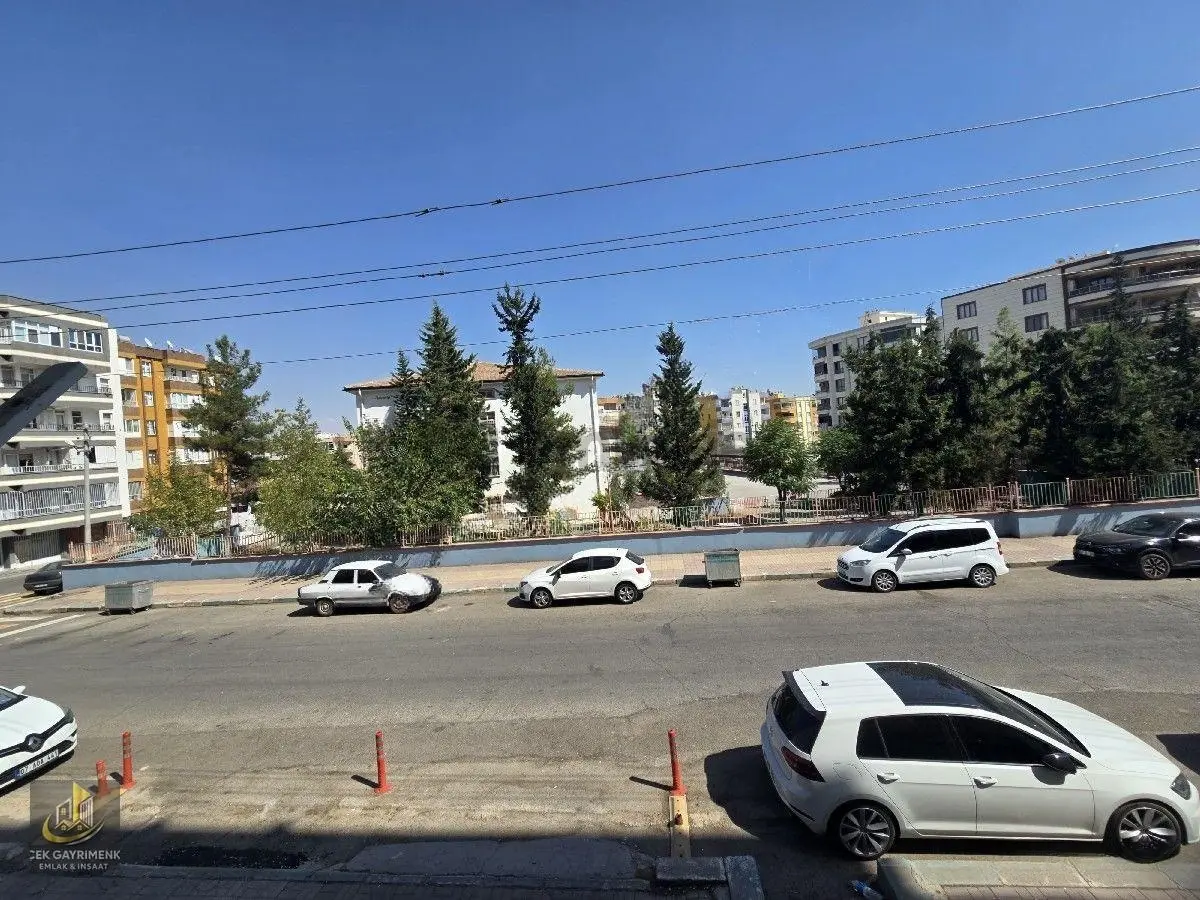 Veysel Karani Mahallesinde Satılık 4+1 Daire - 18