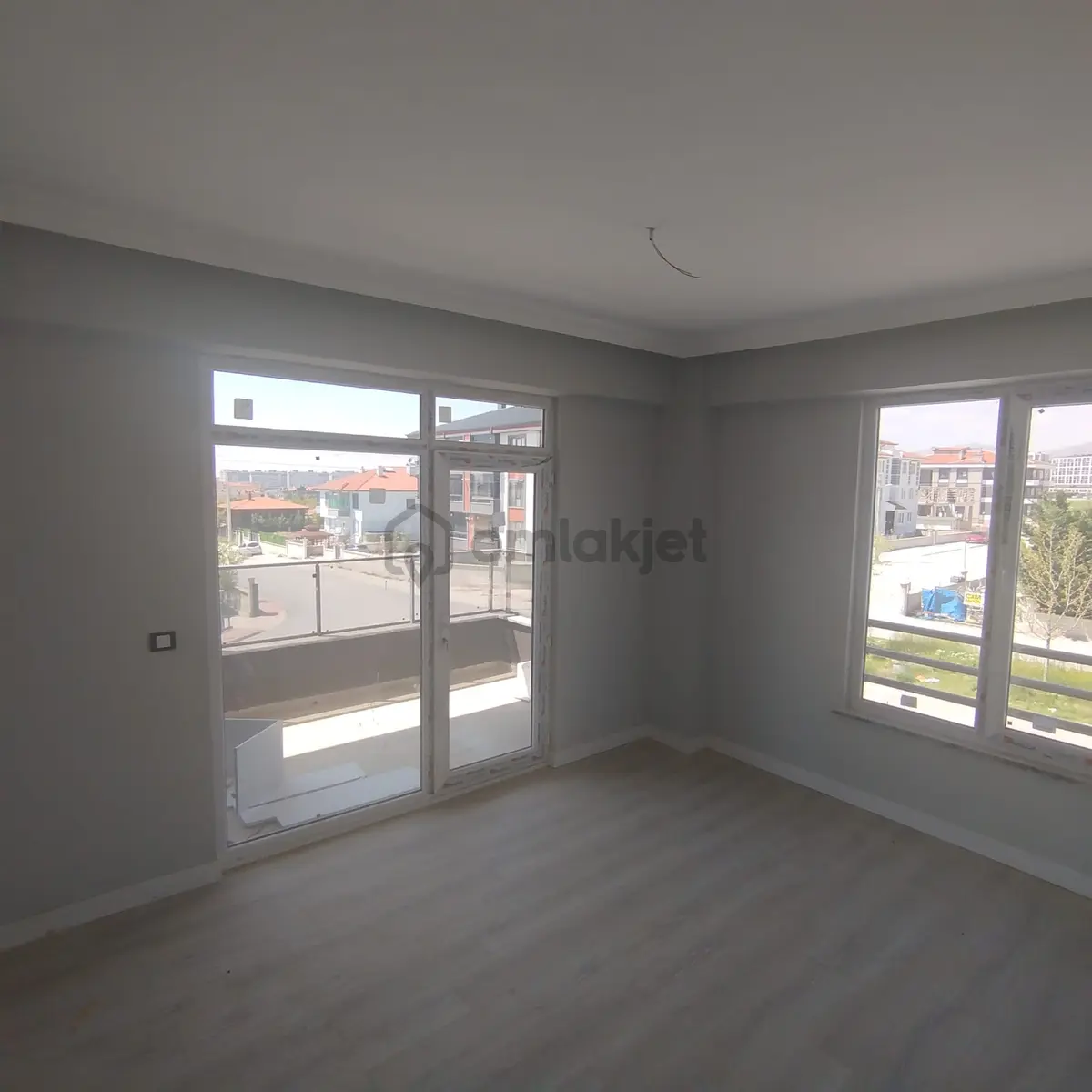 Tramvaya Yürüme Mesafesinde Satılık 2+1 Daire - 16
