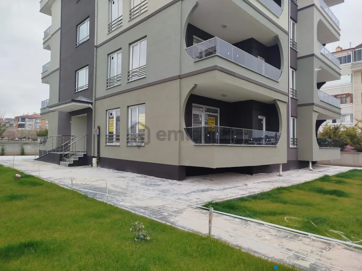 Tramvaya Yürüme Mesafesinde Satılık 2+1 Daire - 55