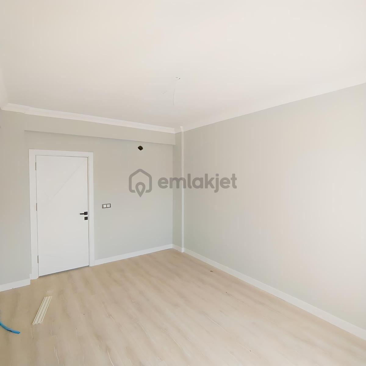 Tramvaya Yürüme Mesafesinde Satılık 2+1 Daire - 11