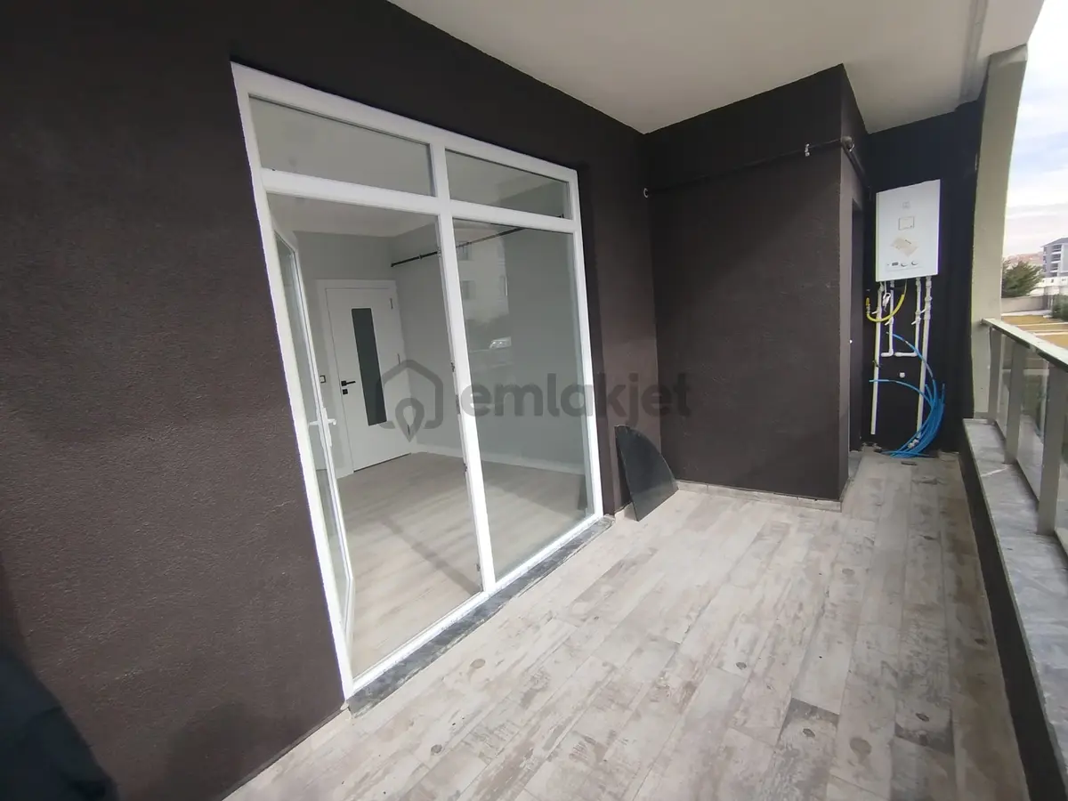 Tramvaya Yürüme Mesafesinde Satılık 2+1 Daire - 37