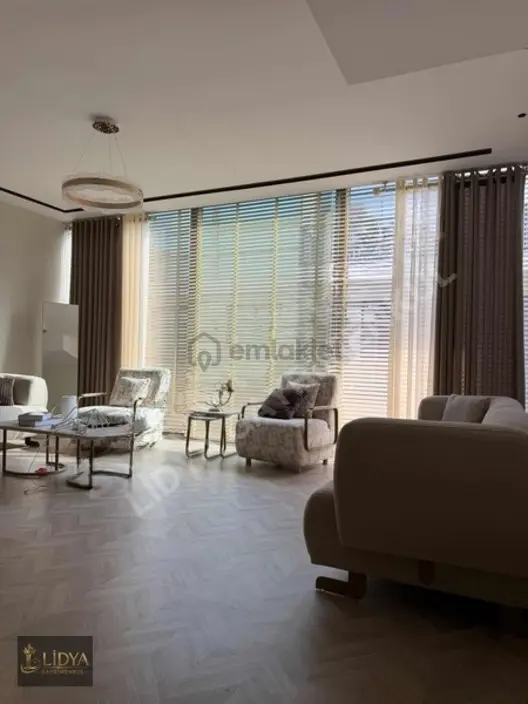 Erdemli Merkez Site İçerisinde 3 Katlı Villa - 4
