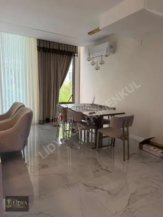 Erdemli Merkez Site İçerisinde 3 Katlı Villa - 31