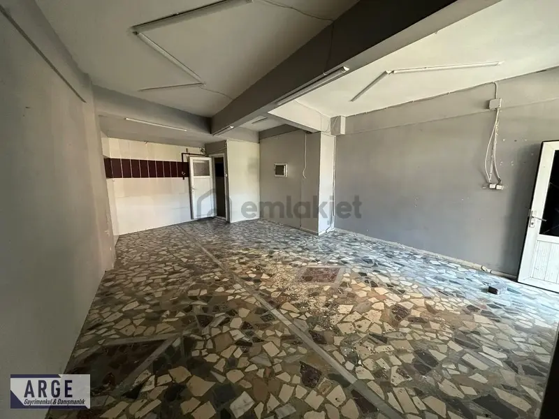 Arge Emlak'tan Köşe Başı Satılık Dükkan - 5