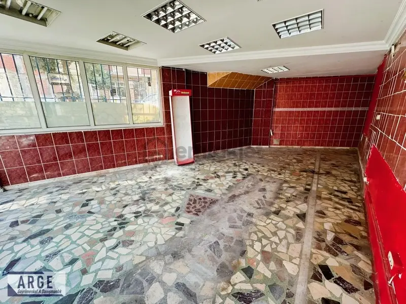 Arge Emlak'tan Köşe Başı Satılık Dükkan - 11