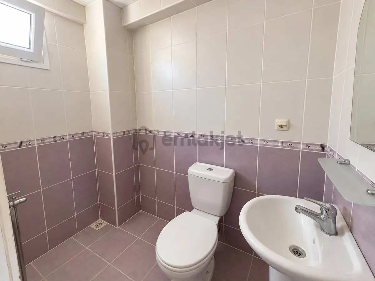Ata Sitesinde Deniz Manzaralı Ebeveyn Banyolu Kiralık 3+1 Daire - 35