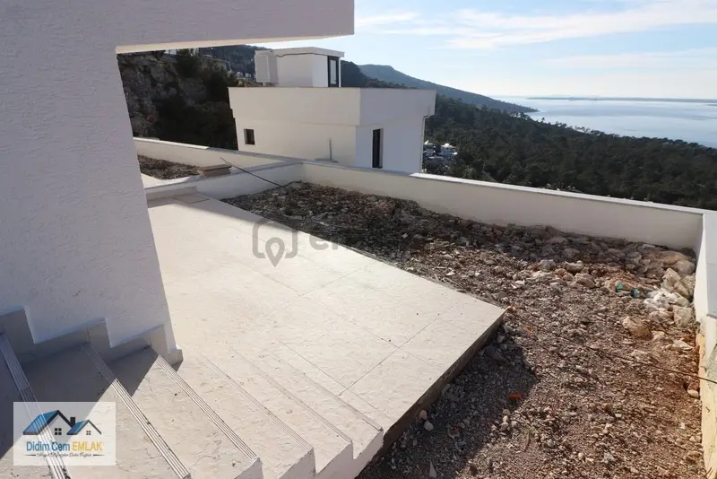 Akbük'te Deniz Manzaralı Havuzlu 4+1 Triplex Villa - 18