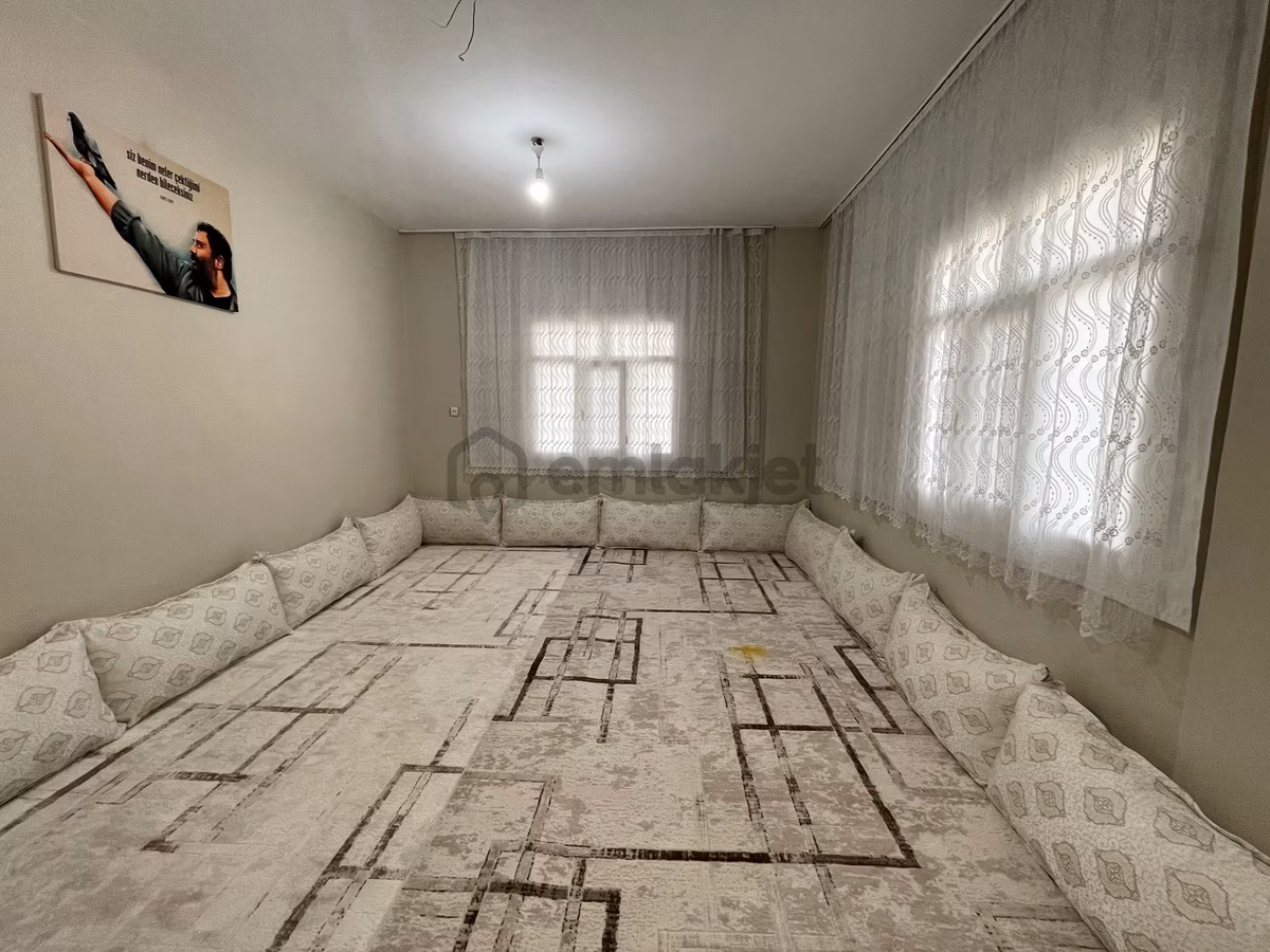 8 Mart Mahallesi Özğür Sokakta Köşebaşı Satılık Bina