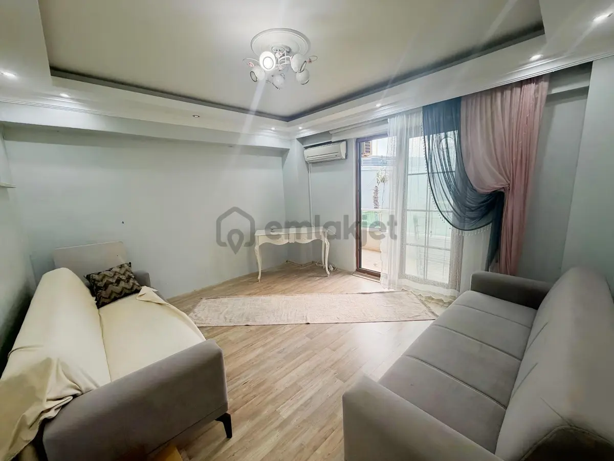 Karasuda Havuzlu Sitede Satılık Eşyalı 2+1 Giriş Kat - 4
