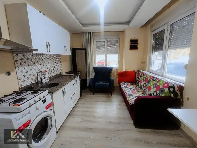 Karaca'dan Cadde De 1+1 Geniş Y.giriş - 2