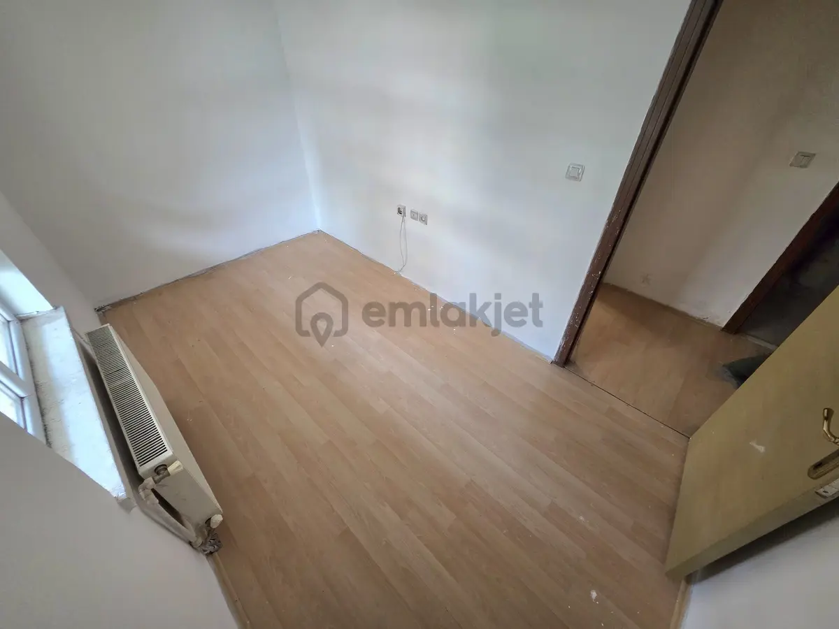 Akbal'dan Cadde Dibi Köşe Parsel Kat Konumunda Ara Kat 3+1 Daire - 12