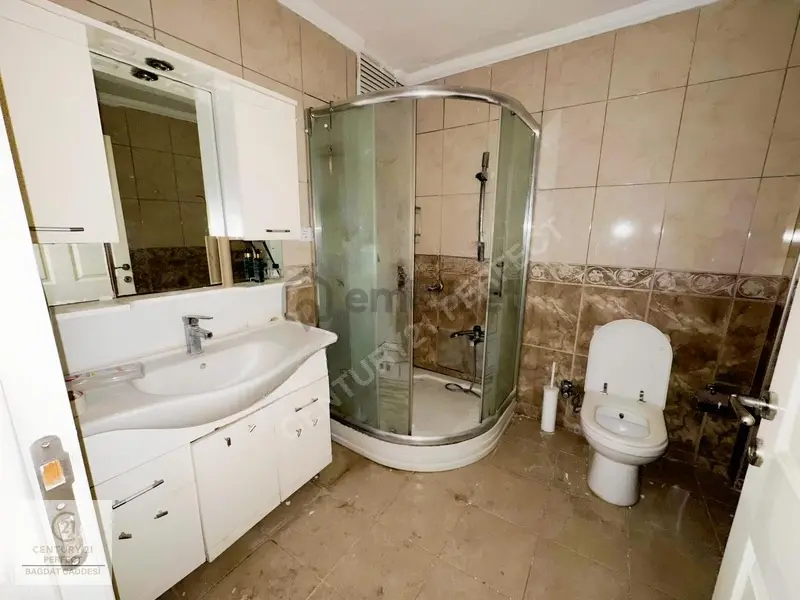 Moda'da Kiralık Geniş Aydınlık 3+1 Daire - 15