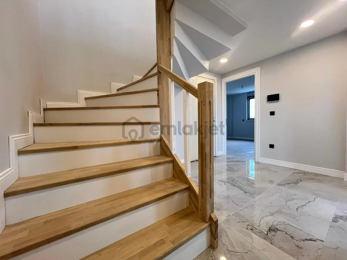 Çengelköy De 3 Bloklu Butik Sitede 6+2 Satılık Dublex - 15
