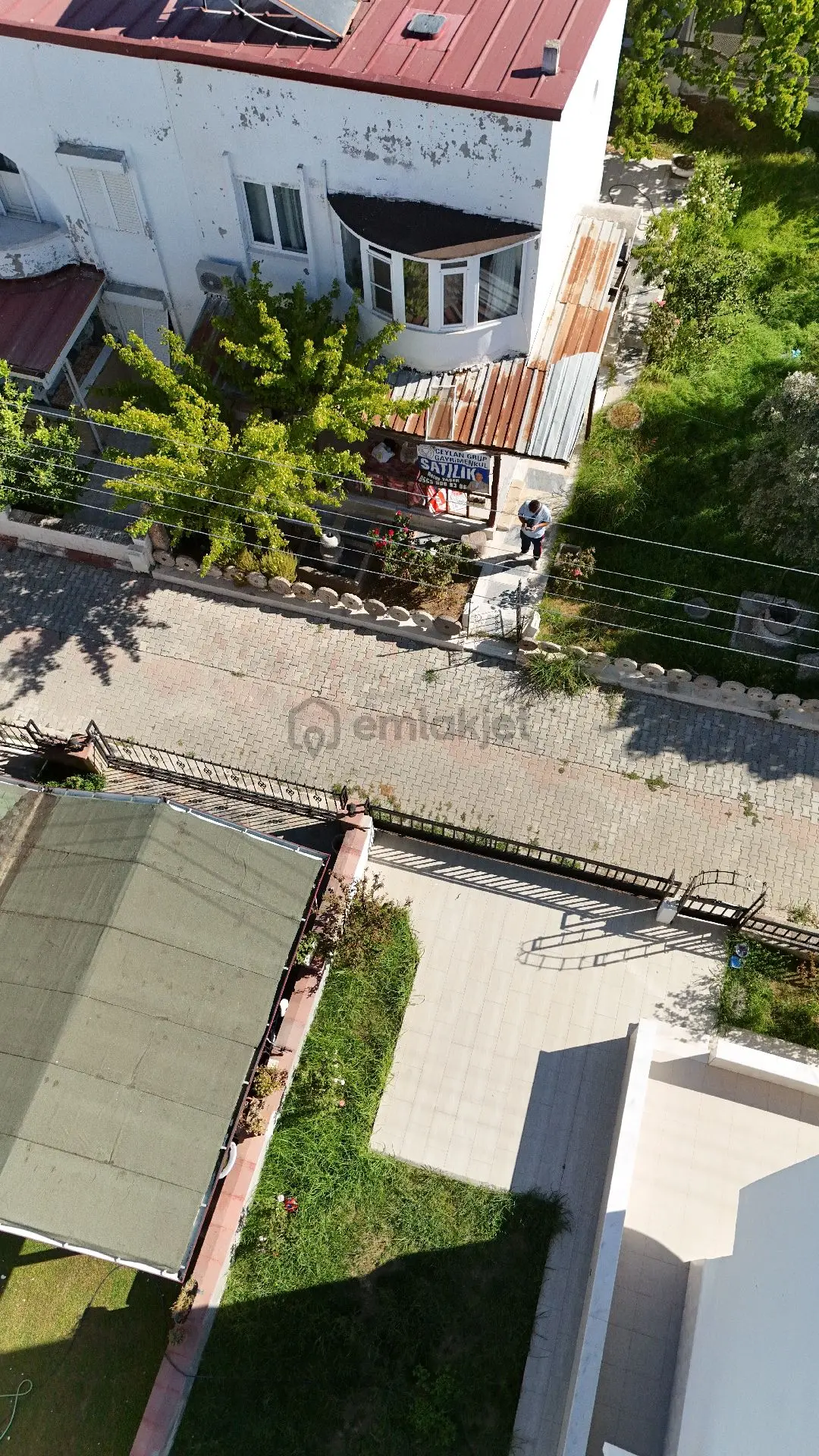 Burhaniye De Bahçeli Satılık Villa - 9