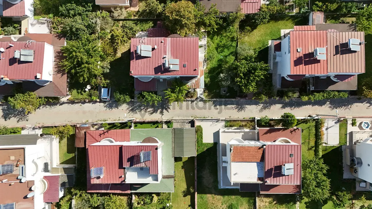 Burhaniye De Bahçeli Satılık Villa - 13