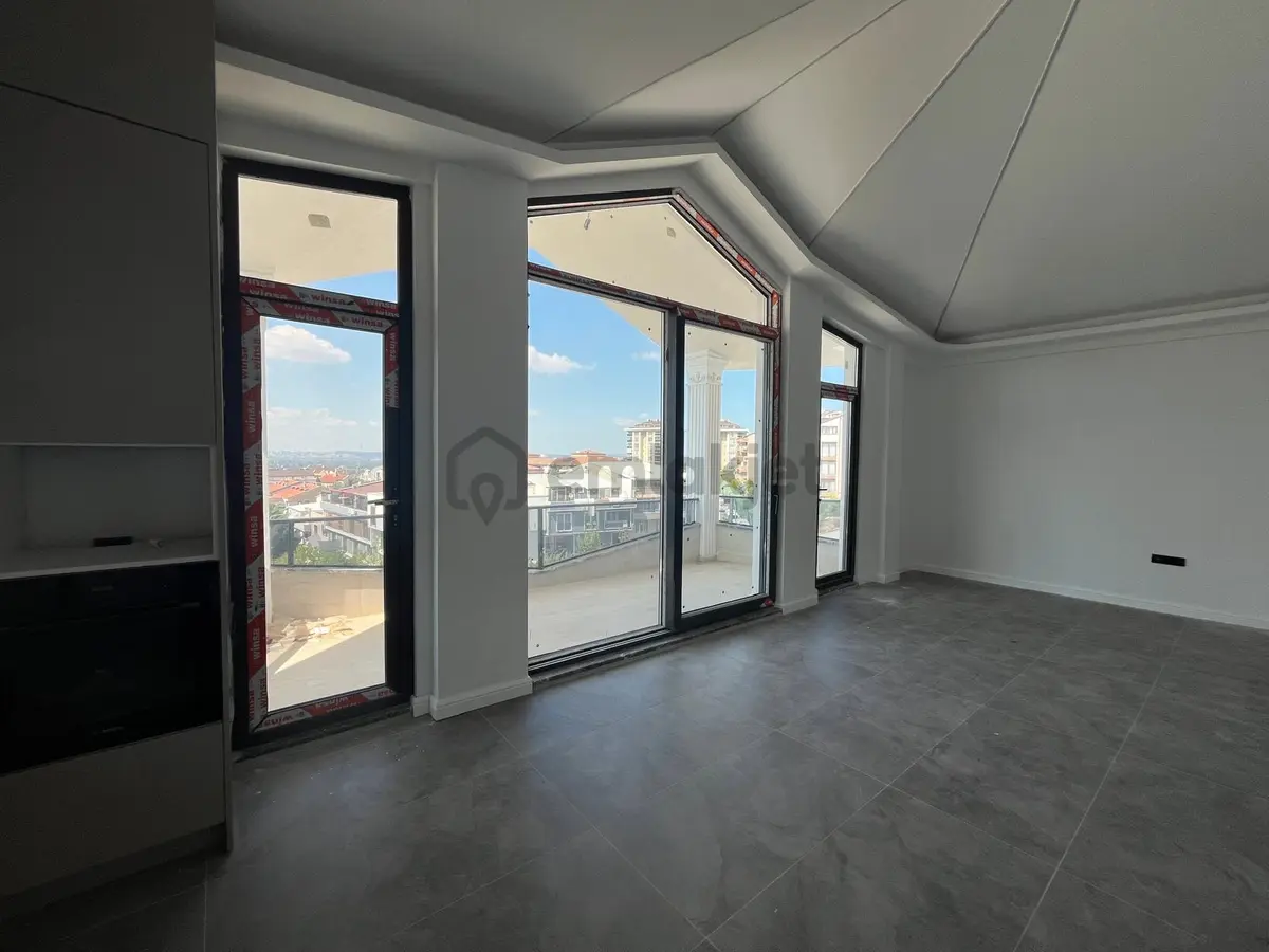 Gümüştepe'de Prestijli Konumda Satılık Modern Triplex Villa - 16