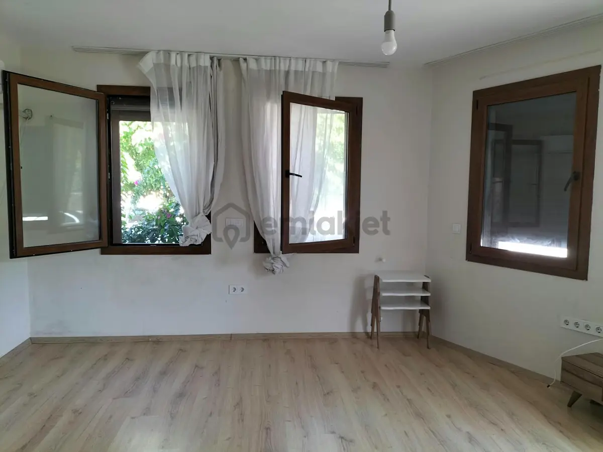Reisdere'de Satılık 2+1 Bahçeli Köşe Daire - 5