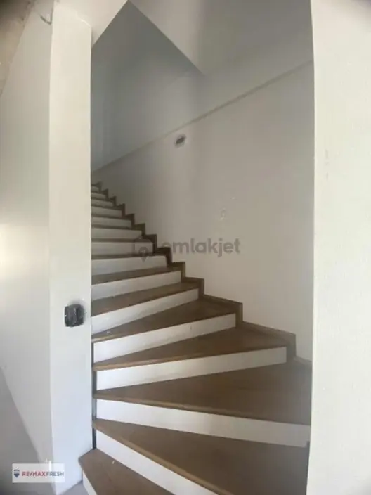 Urla Merkezde Kiralık İşyeri - 13