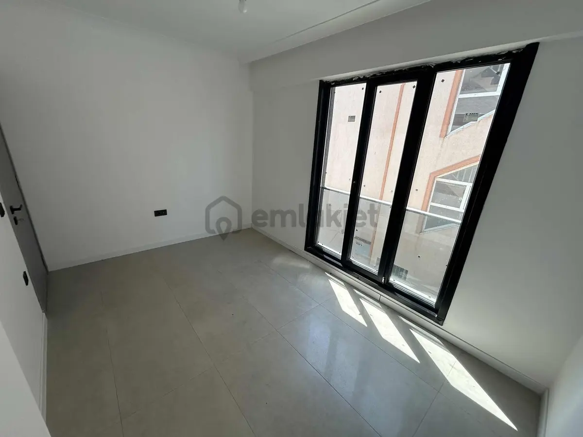 Onmax Bahçelievler' Satılık Önü Açık Ferah 1+1 Daire - 32