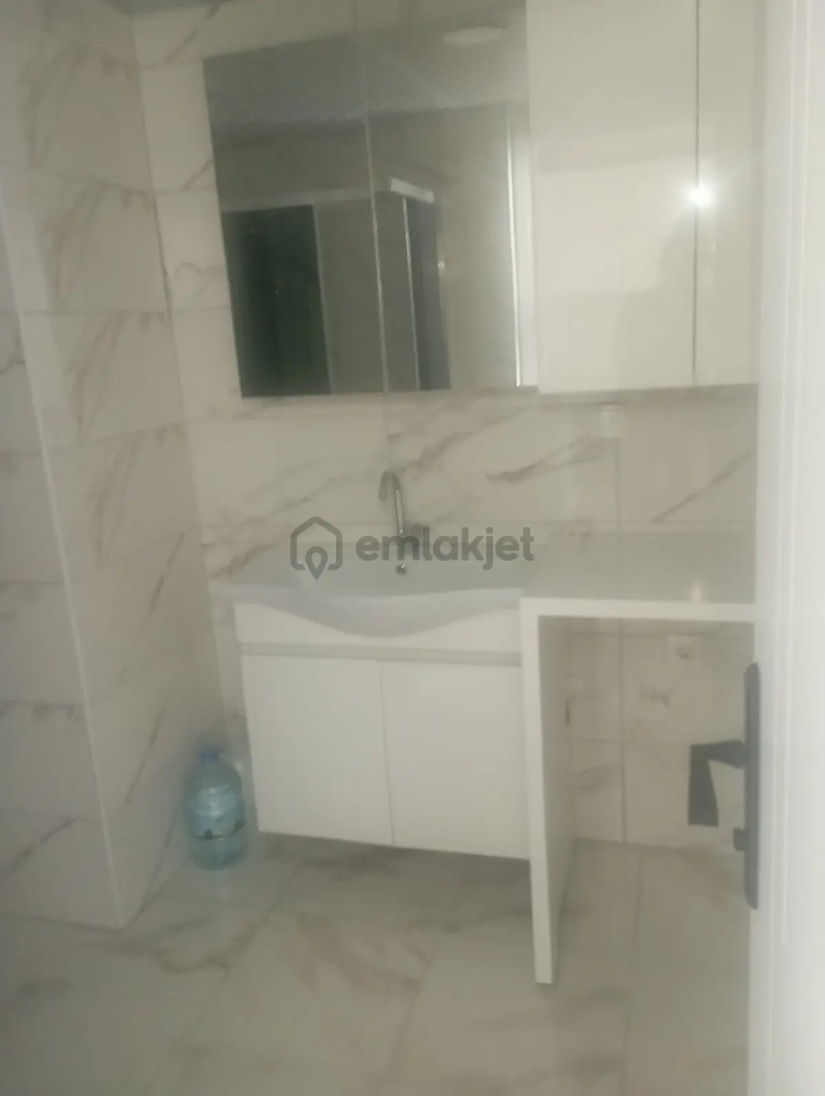 Exenbornova'dan Kiracısız Satılık 1+1 Daire - 20