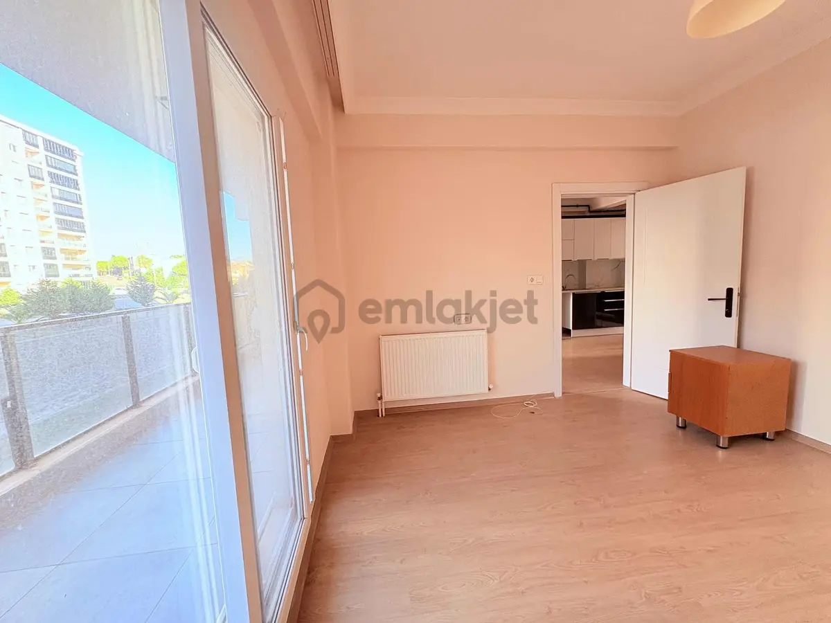 Exenbornova'dan Kiracısız Satılık 1+1 Daire - 13