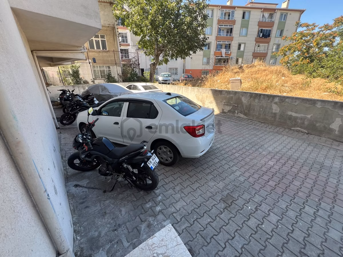 Hıdırağa Mahallesinde Fırsat 2+1 Giriş Satılık Daire !!! - 4