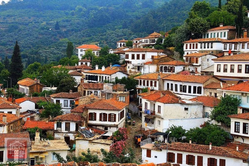 Şirince Merkezde Satılık 202 M² Arazi