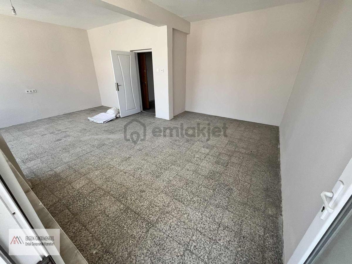 Ergünden Hamidiyede Satılık Fırsatlık 3+1 Daire - 4