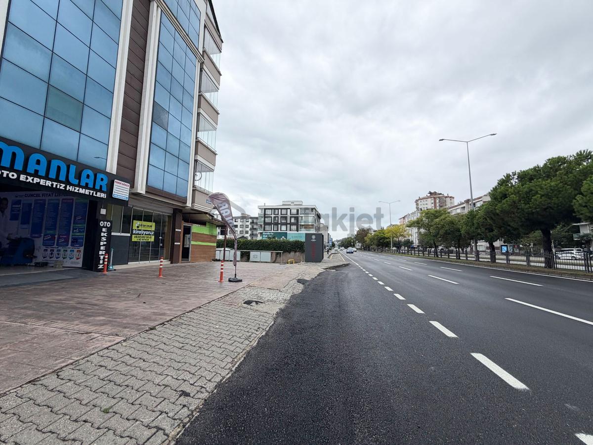 Anayola Cephe Atakumda Kiralık Dükkan