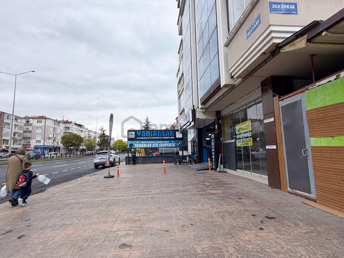 Anayola Cephe Atakumda Kiralık Dükkan - 11