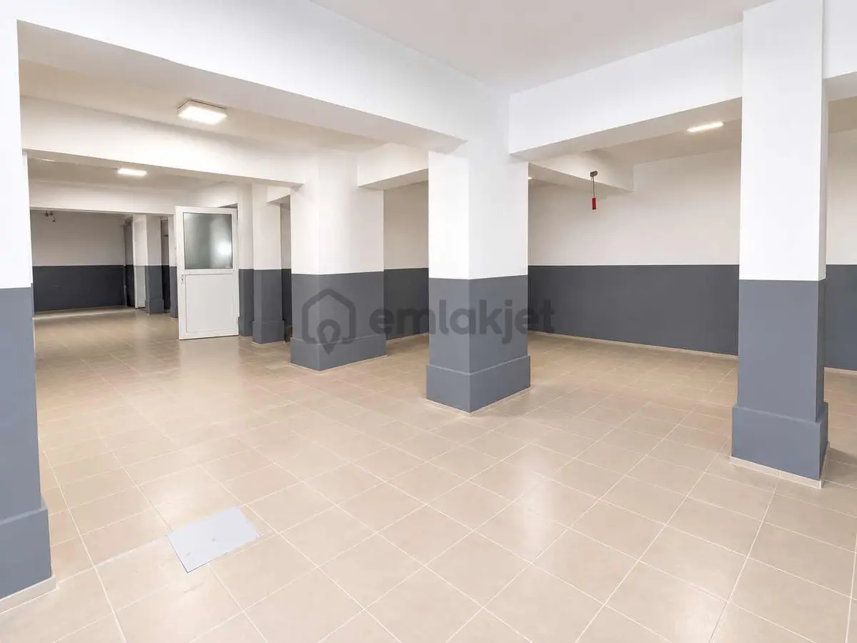 Metrobüse 5 Dk Mesafede Kiralık 250 M2 Depo - 4
