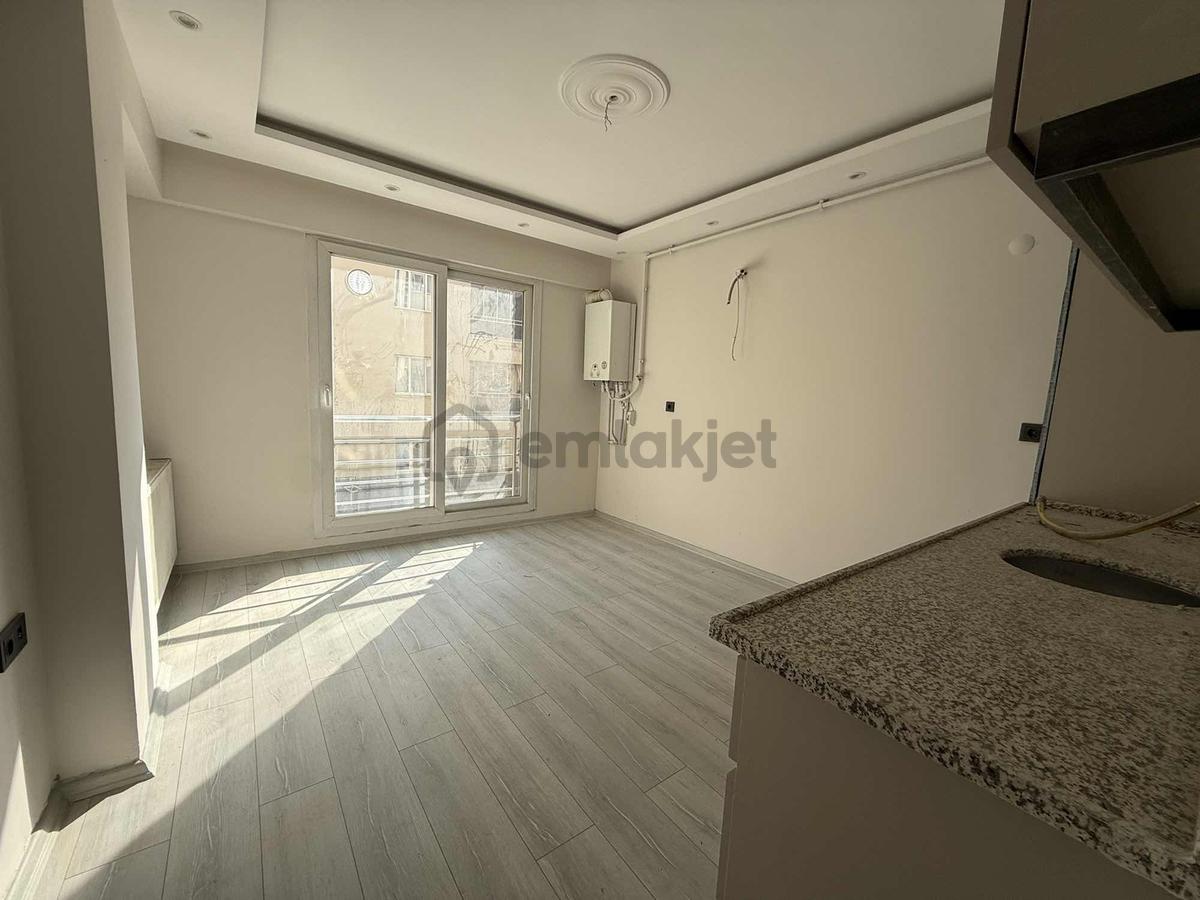 Emlak Center'dan Sakarya Mah Satılık 1+1 Daire - 3