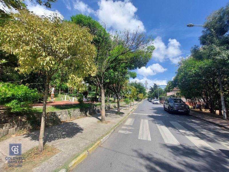 İçerenköyde Site İçinde - Metroya 5 Dk - 3+1 Ara Kat Daire - 26