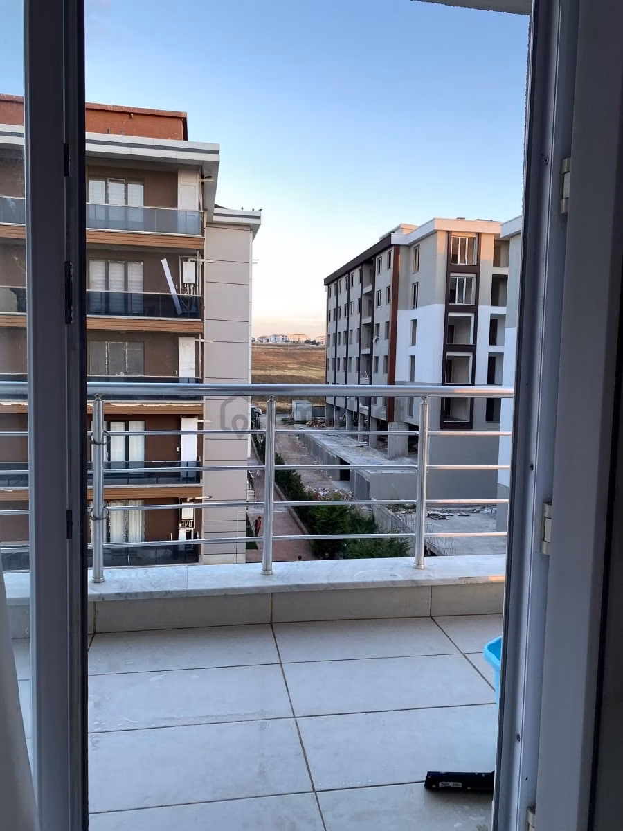 2+1 Ara Kat 90 Metrekare İskanlı Daire