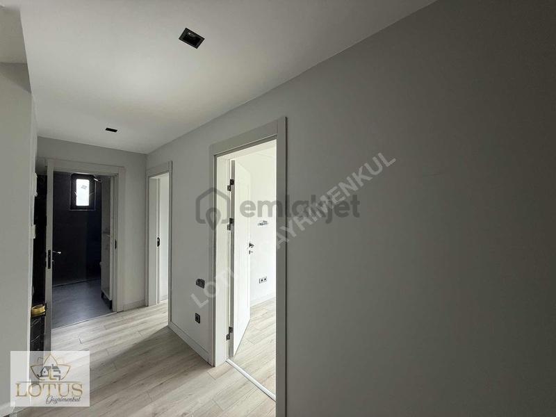 Başiskele Damlar Deniz Manzaralı 3+1 Modern Tripleks Villa - 11