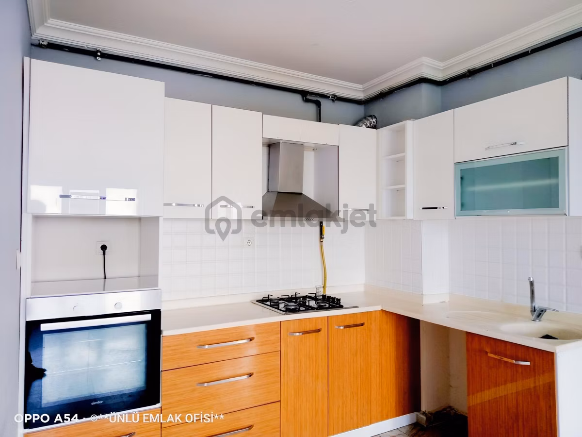 Ünlü Emlaktan Şehri Şahane Sitesinde Muhteşemmanzaralı 1+1 Daire