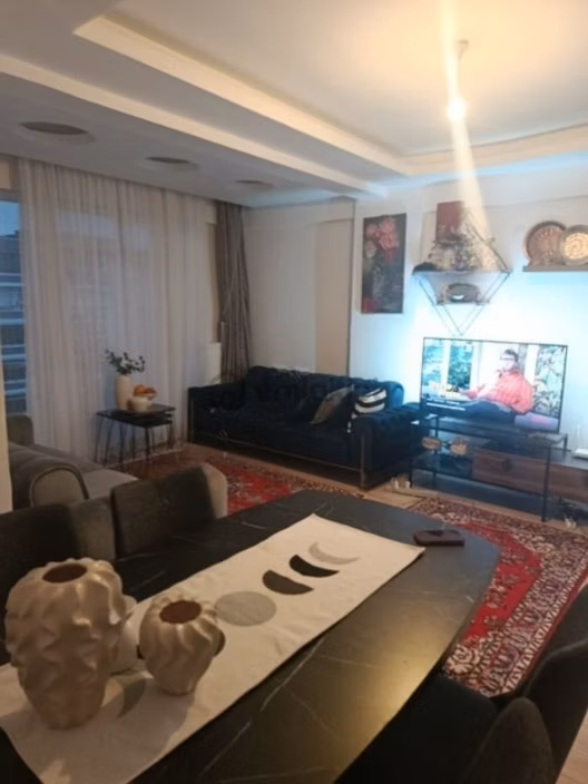 Tramvay Durağına 3 Dakika Mesafede Geniş Ayrı Mutfaklı Daire
