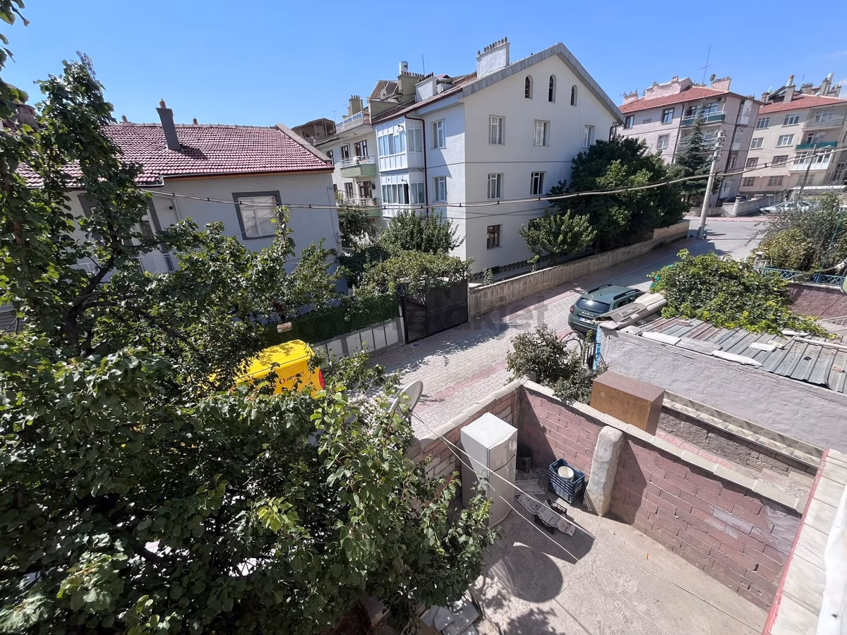 Sakarya Mahallesinde Ara Kat Bakımlı 3+1 Kiralık Daire - 33